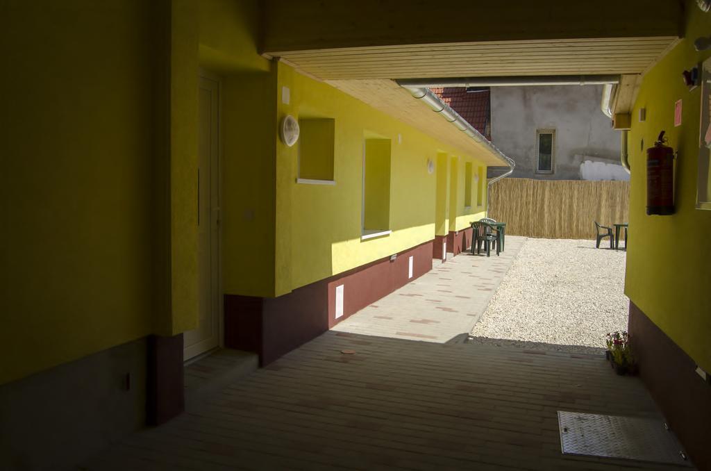 Csongradi Vendegvaro Apartmanok, Szarka Haz Zewnętrze zdjęcie
