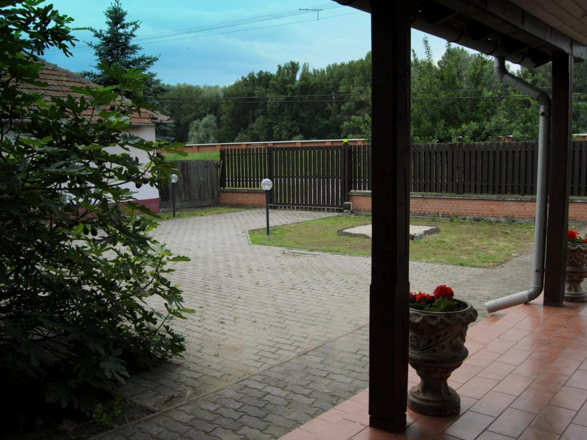 Csongradi Vendegvaro Apartmanok, Szarka Haz Zewnętrze zdjęcie